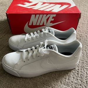 BRAND NEW - NIKE Court Royale